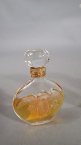 Ensemble de quatre parfums :
- NINA RICCI,...