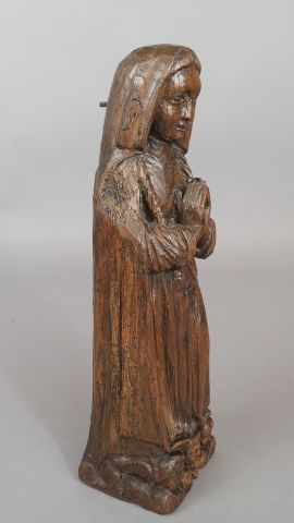 Sculpture en chêne sculpté figurant la Vierge...