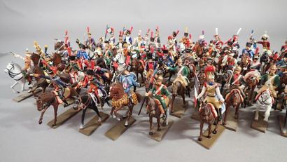 STARLUX. Important ensemble de 62 soldats...