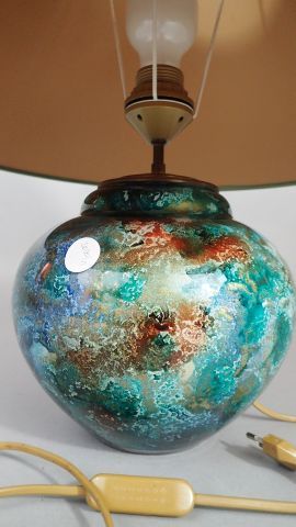 LAQUE LINE. Lampe en verre soufflé à décor...