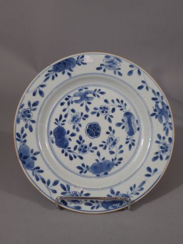 COMPAGNIE DES INDES. Assiette en porcelaine...