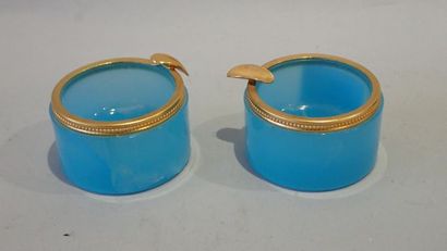 Paire de petits cendriers en verre teinté...