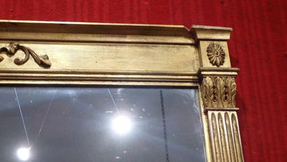 Important miroir de cheminée en bois doré...