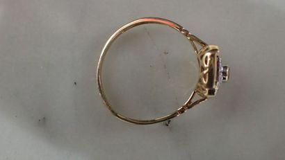 Bague en or jaune à plateau rectangulaire...