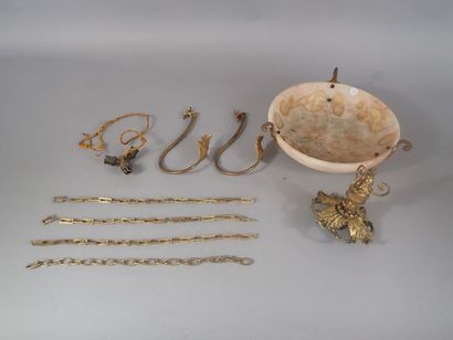 Suspension et garnitures en bronze doré à...