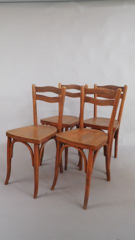 MAHIEU. Ensemble de quatre chaises de bistrot...