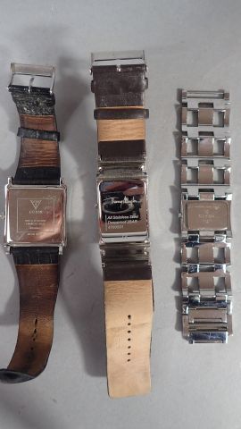 Ensemble de trois montres pour femme :
-...