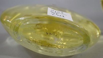 Ensemble de deux flacons de parfum Nina Ricci...