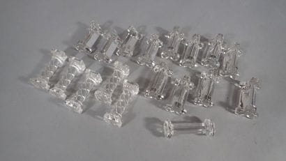 Ensemble de douze porte-couteaux en verre...