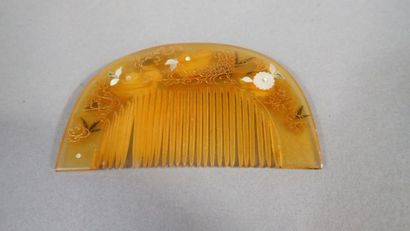 Nécessaire de coiffure composé d’un peigne...