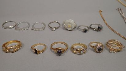 Bijoux fantaisie en métal argenté et doré...