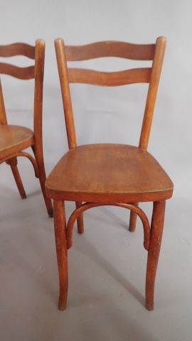 MAHIEU. Ensemble de quatre chaises de bistrot...