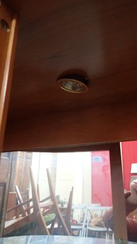 Vitrine demi lune à fond de glace en bois...