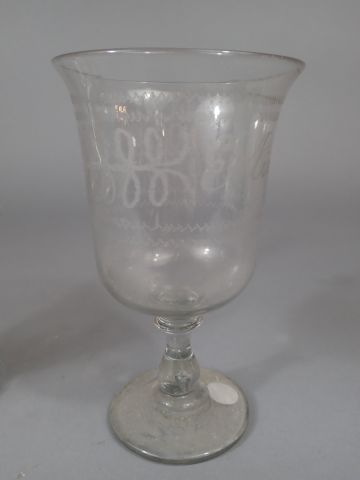 Verre sur pied en verre. Travail du XVIIIe...
