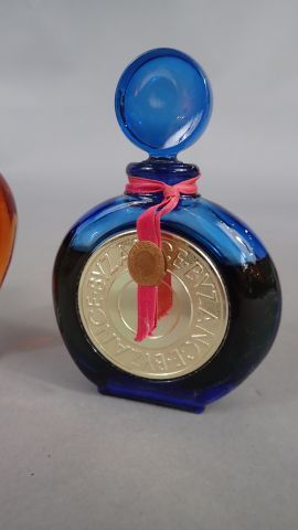Ensemble de quatre parfums :
- NINA RICCI,...