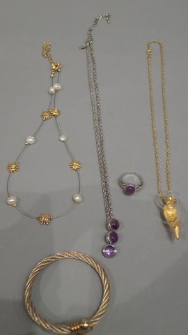 Bijoux fantaisie en métal argenté et doré...