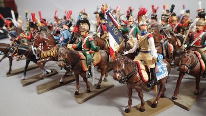 STARLUX. Important ensemble de 62 soldats...