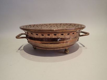 Réchaud en cuivre, à décor ajouré et gravé...