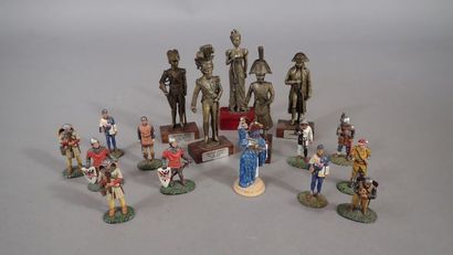 Ensemble de soldats de plomb comprenant notamment...