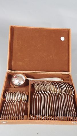 Ménagère en métal argenté, modèle moderniste,...