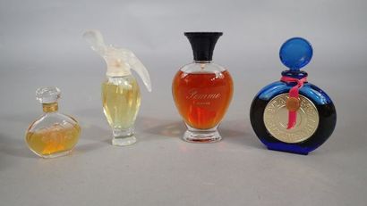 Ensemble de quatre parfums :
- NINA RICCI,...