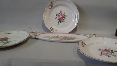 Ensemble de faïence de l'Est polychrome comprenant...