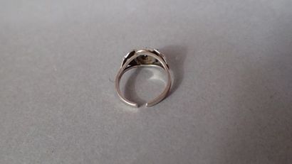 Petite bague en or blanc et platine poinçonné...