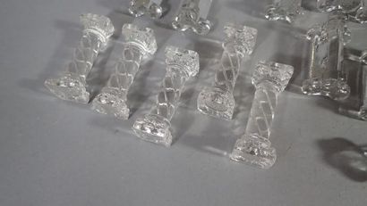 Ensemble de douze porte-couteaux en verre...