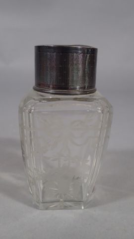 Flacon de toilette en cristal à décor d'un...