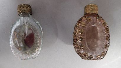 Ensemble de 2 flacons de parfum en verre...