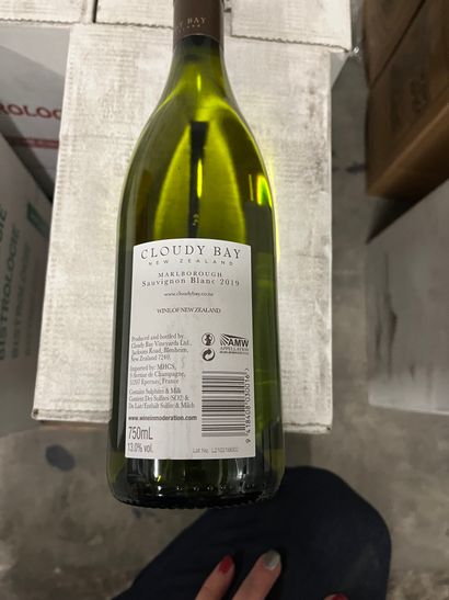 12 bouteilles SAUVIGNON BLC CLOUDY BAY 2019...