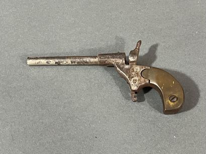 Pistolet de cycliste.
Un coup à chargement...