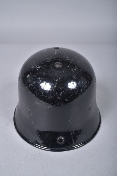 Casque allemand mod 33, peint en noir de...