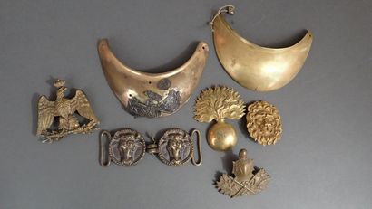 Lot de cuivreries diverses, dont boucles...
