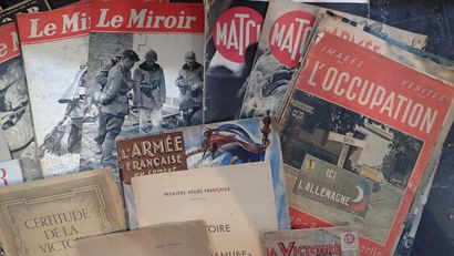 Revues d'époque Seconde Guerre Mondiale comprenant:
-...