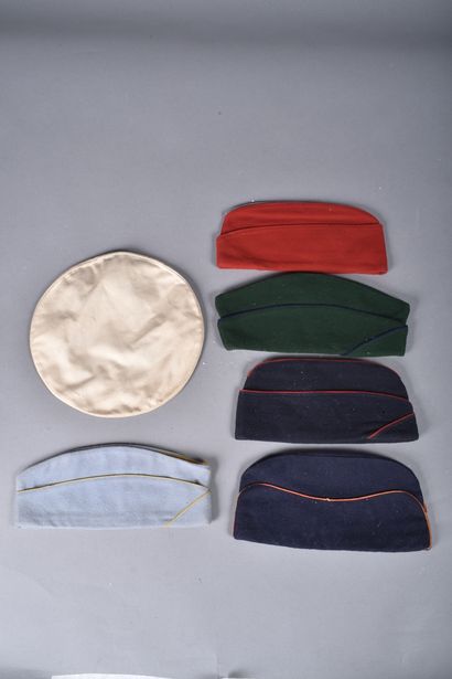 5 bonnets de police français dont infanterie...