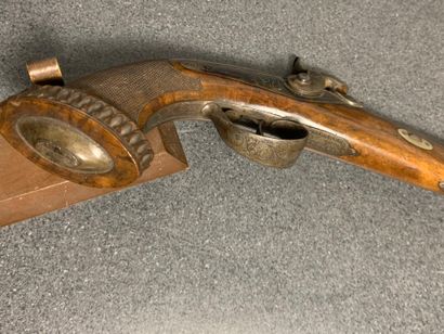Pistolet d’officier vers 1830.

Platine arrière...