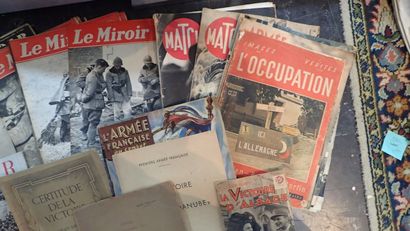 Revues d'époque Seconde Guerre Mondiale comprenant:
-...