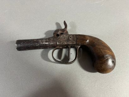 Petit pistolet coup de poing à percussion....