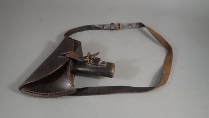 Etui en cuir pour hache de sapeur. Boucle...