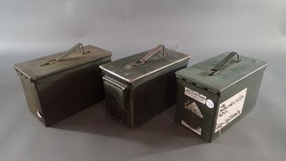 3 caisses à munitions américaines pour mitrailleuse...