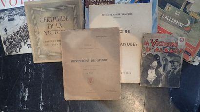 Revues d'époque Seconde Guerre Mondiale comprenant:
-...