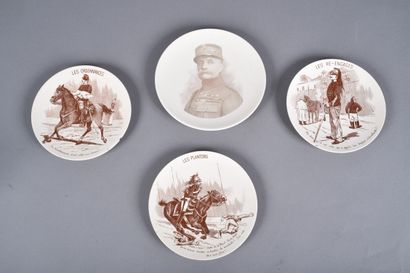 Suite de trois assiettes en faïence de Sarreguemines...