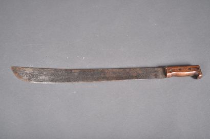 Machette.
Plaquettes en bois et forte lame...