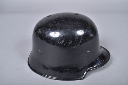 Casque allemand mod 33, peint en noir de...