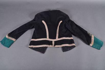 Dolman en drap en drap noir à col vert dans...