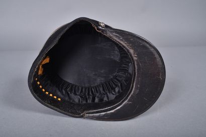 Képi modèle 1931 d'un lieutenant de dragon....