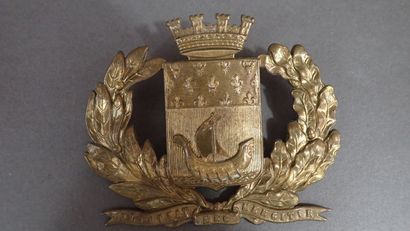 Ensemble de 2 plaques de shako, l’une du...