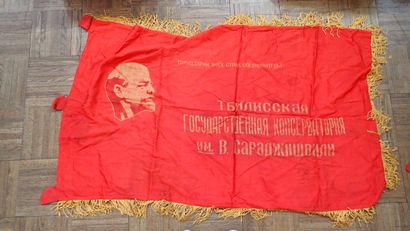 URSS. Fort ensemble composé de neuf fanions...