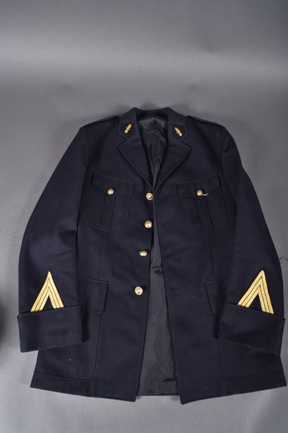 Un uniforme de sapeur-pompiers Vareuse, pantalon...